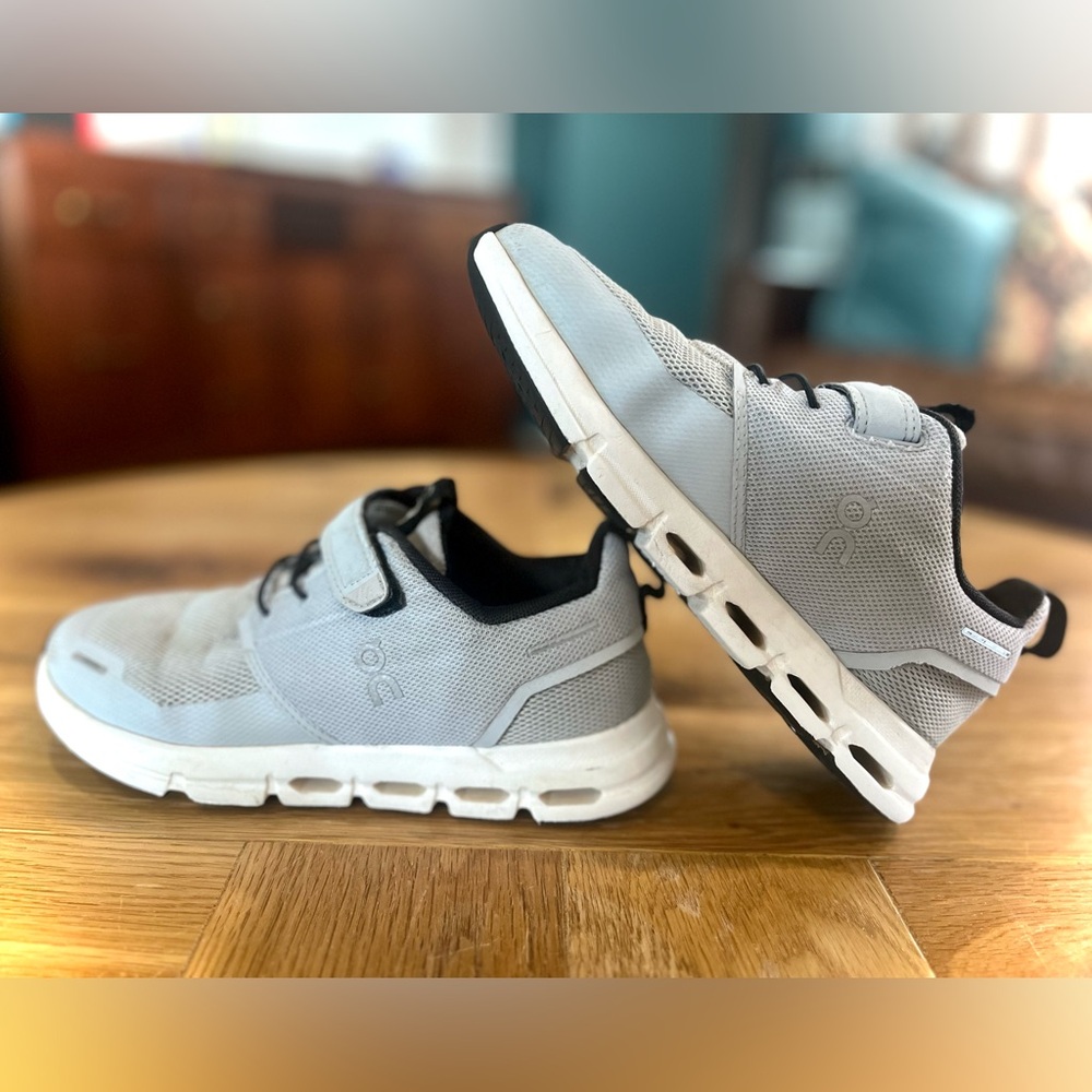 On Cloud Size 3 Athletic Shoes